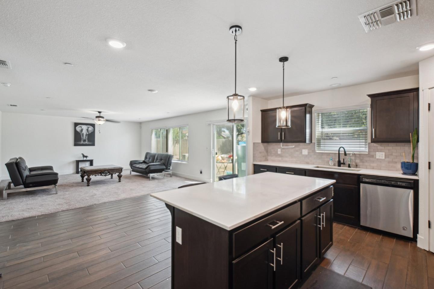 Detail Gallery Image 10 of 36 For 1666 Oak St, Los Banos,  CA 93635 - 5 Beds | 3 Baths