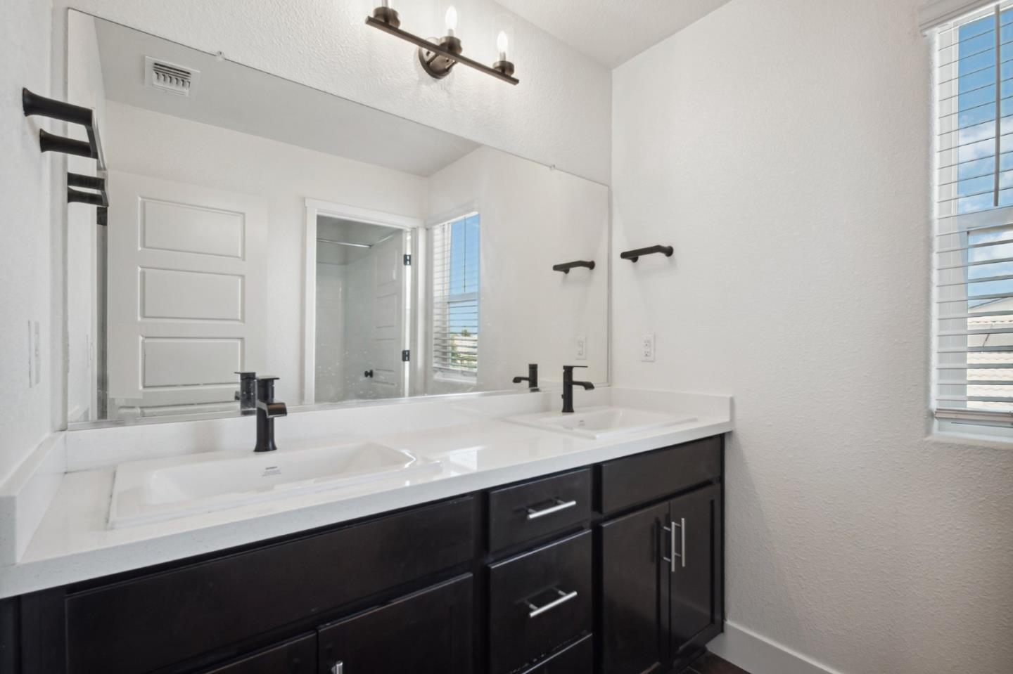 Detail Gallery Image 22 of 36 For 1666 Oak St, Los Banos,  CA 93635 - 5 Beds | 3 Baths