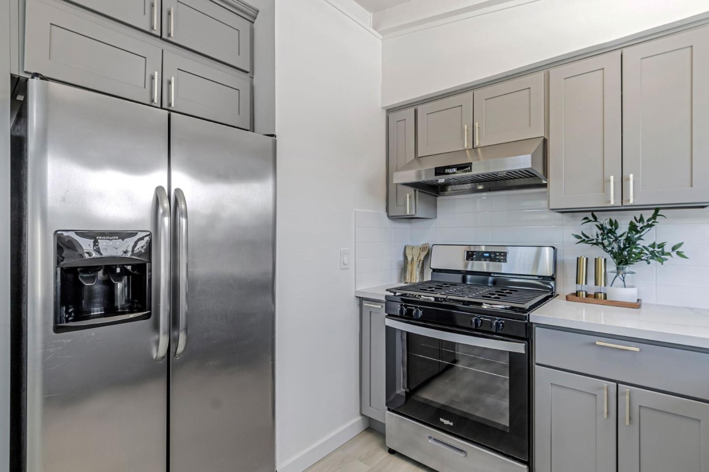 Detail Gallery Image 10 of 36 For 761 Lakeknoll Dr, Sunnyvale,  CA 94089 - 3 Beds | 2 Baths