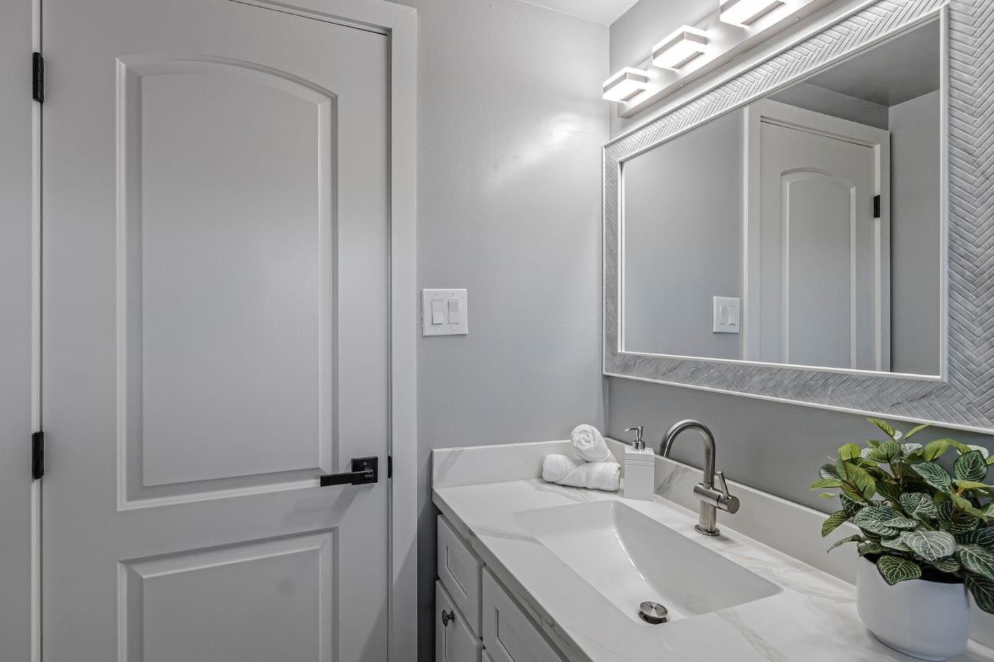 Detail Gallery Image 30 of 36 For 761 Lakeknoll Dr, Sunnyvale,  CA 94089 - 3 Beds | 2 Baths