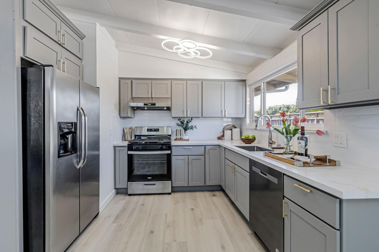 Detail Gallery Image 8 of 36 For 761 Lakeknoll Dr, Sunnyvale,  CA 94089 - 3 Beds | 2 Baths