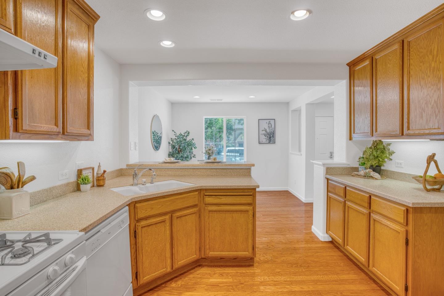 Detail Gallery Image 23 of 58 For 3948 Mosher Dr, San Jose,  CA 95135 - 3 Beds | 2/1 Baths