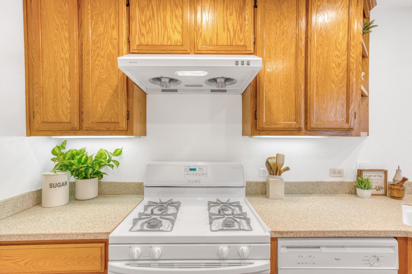 Detail Gallery Image 3 of 58 For 3948 Mosher Dr, San Jose,  CA 95135 - 3 Beds | 2/1 Baths