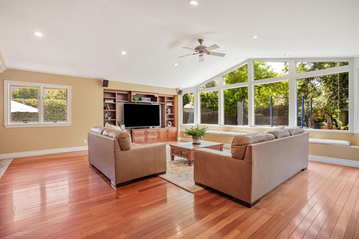 Detail Gallery Image 12 of 56 For 5150 Kovanda Ave, Carmichael,  CA 95608 - 5 Beds | 2 Baths