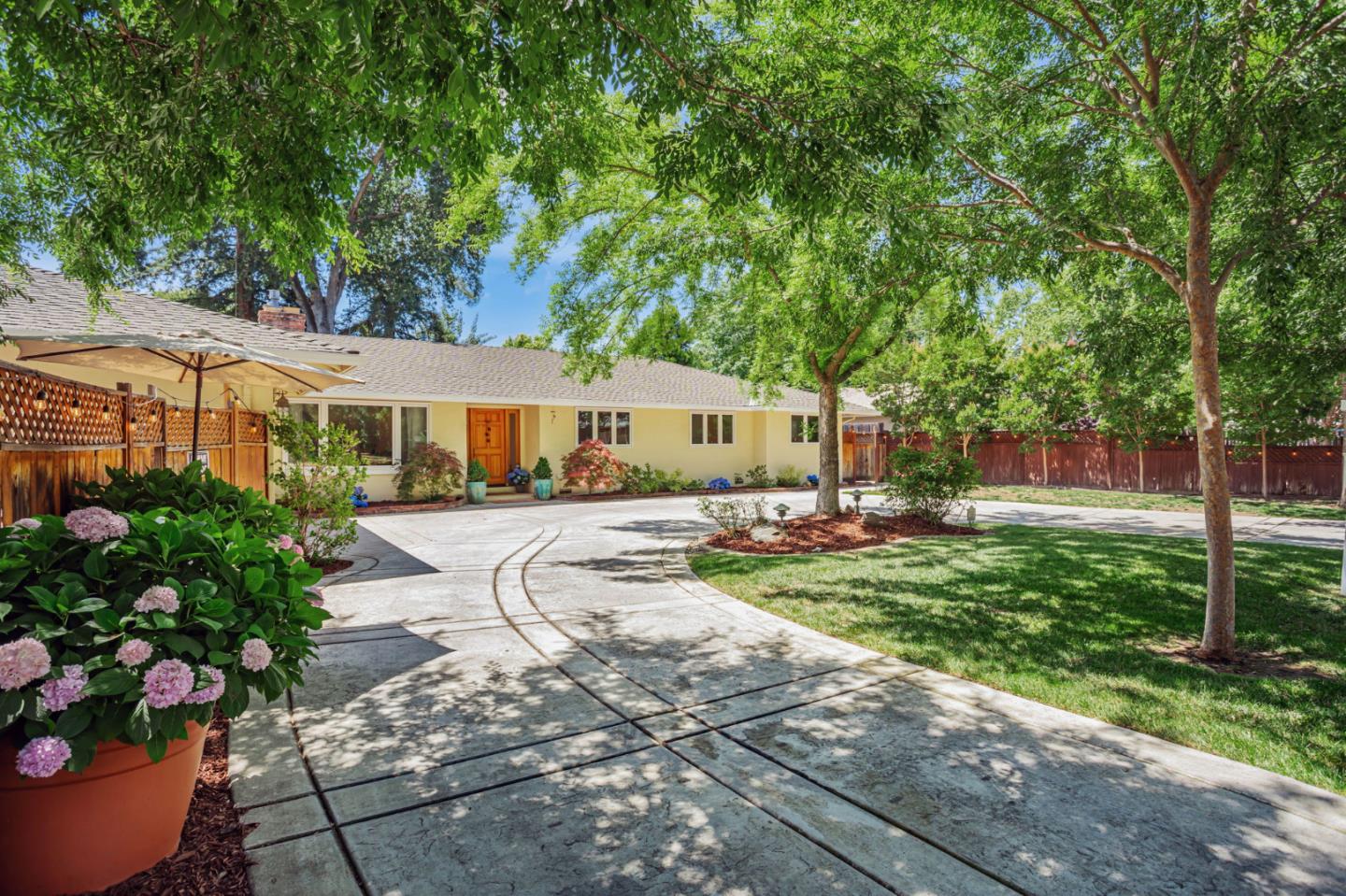 Detail Gallery Image 2 of 56 For 5150 Kovanda Ave, Carmichael,  CA 95608 - 5 Beds | 2 Baths