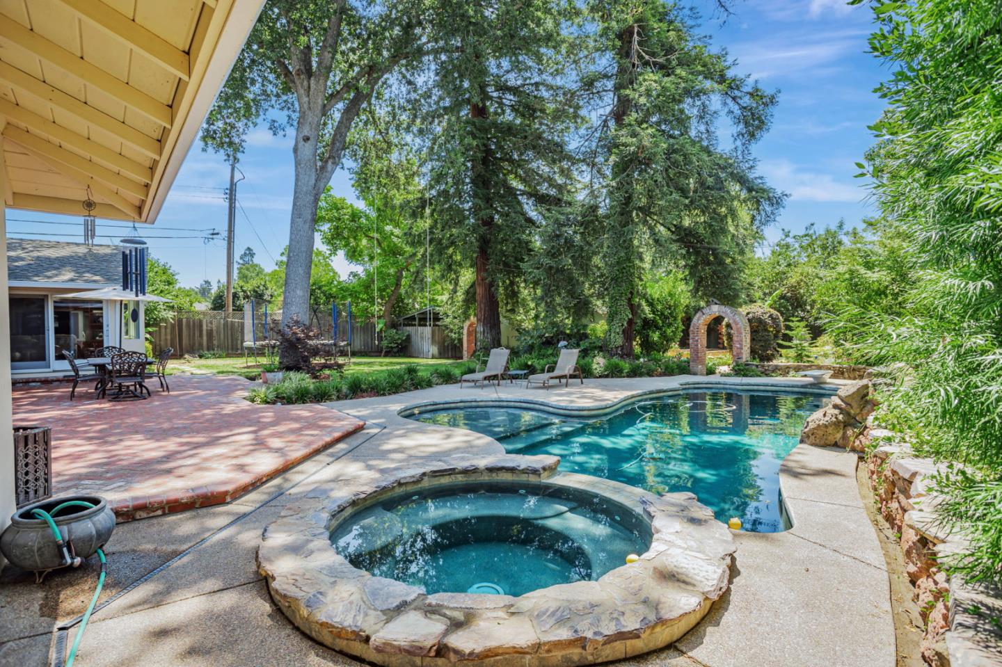 Detail Gallery Image 38 of 56 For 5150 Kovanda Ave, Carmichael,  CA 95608 - 5 Beds | 2 Baths