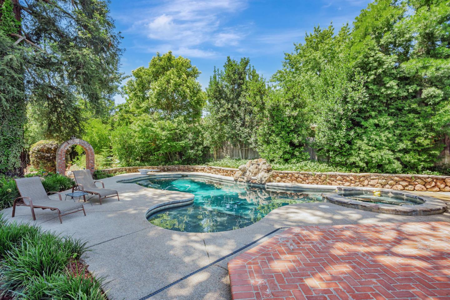 Detail Gallery Image 40 of 56 For 5150 Kovanda Ave, Carmichael,  CA 95608 - 5 Beds | 2 Baths