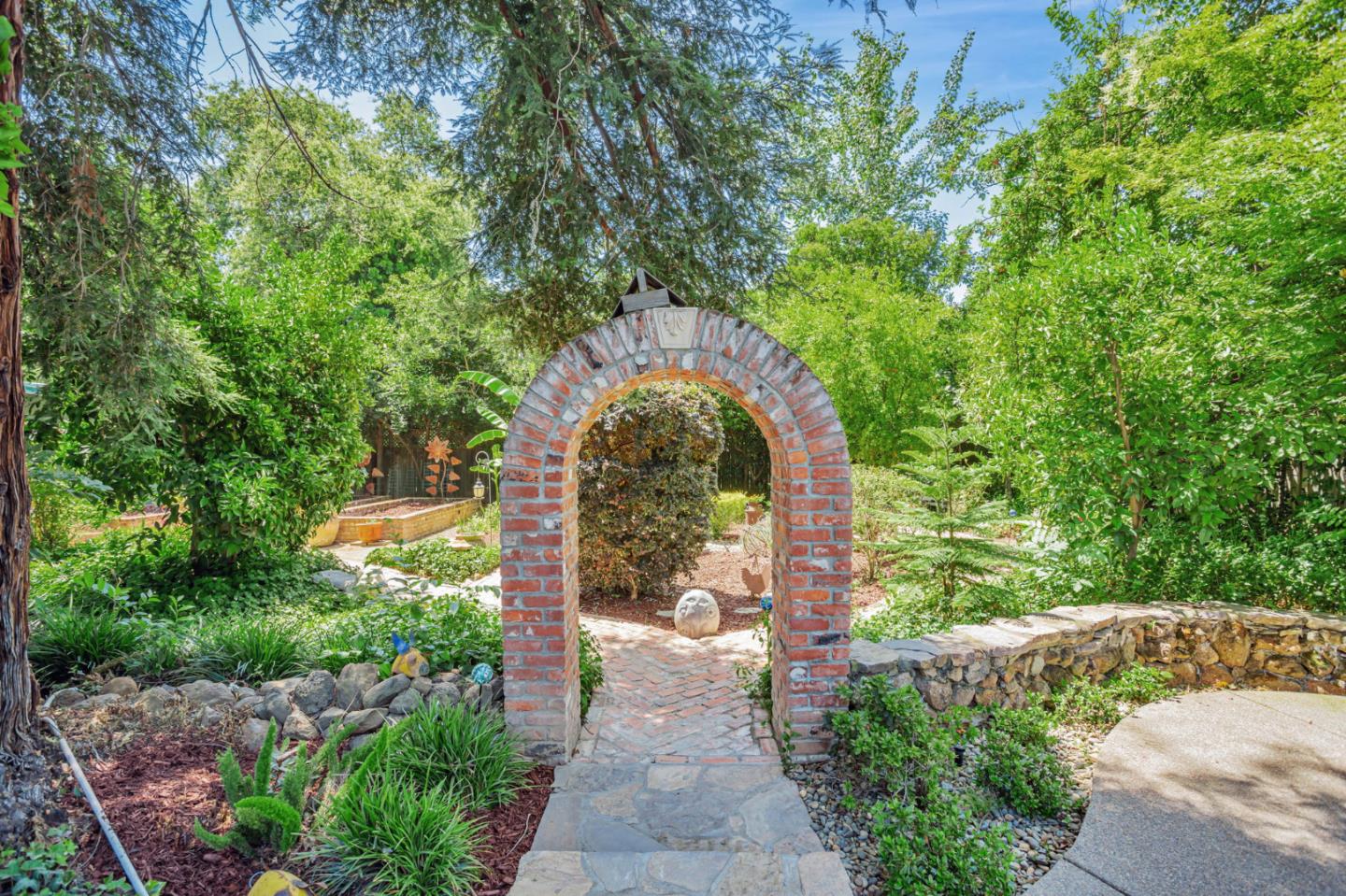 Detail Gallery Image 41 of 56 For 5150 Kovanda Ave, Carmichael,  CA 95608 - 5 Beds | 2 Baths