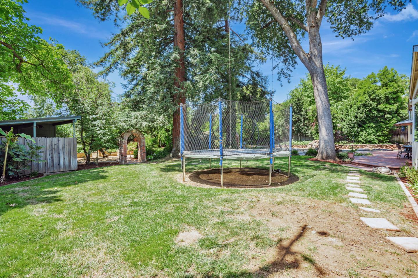 Detail Gallery Image 45 of 56 For 5150 Kovanda Ave, Carmichael,  CA 95608 - 5 Beds | 2 Baths