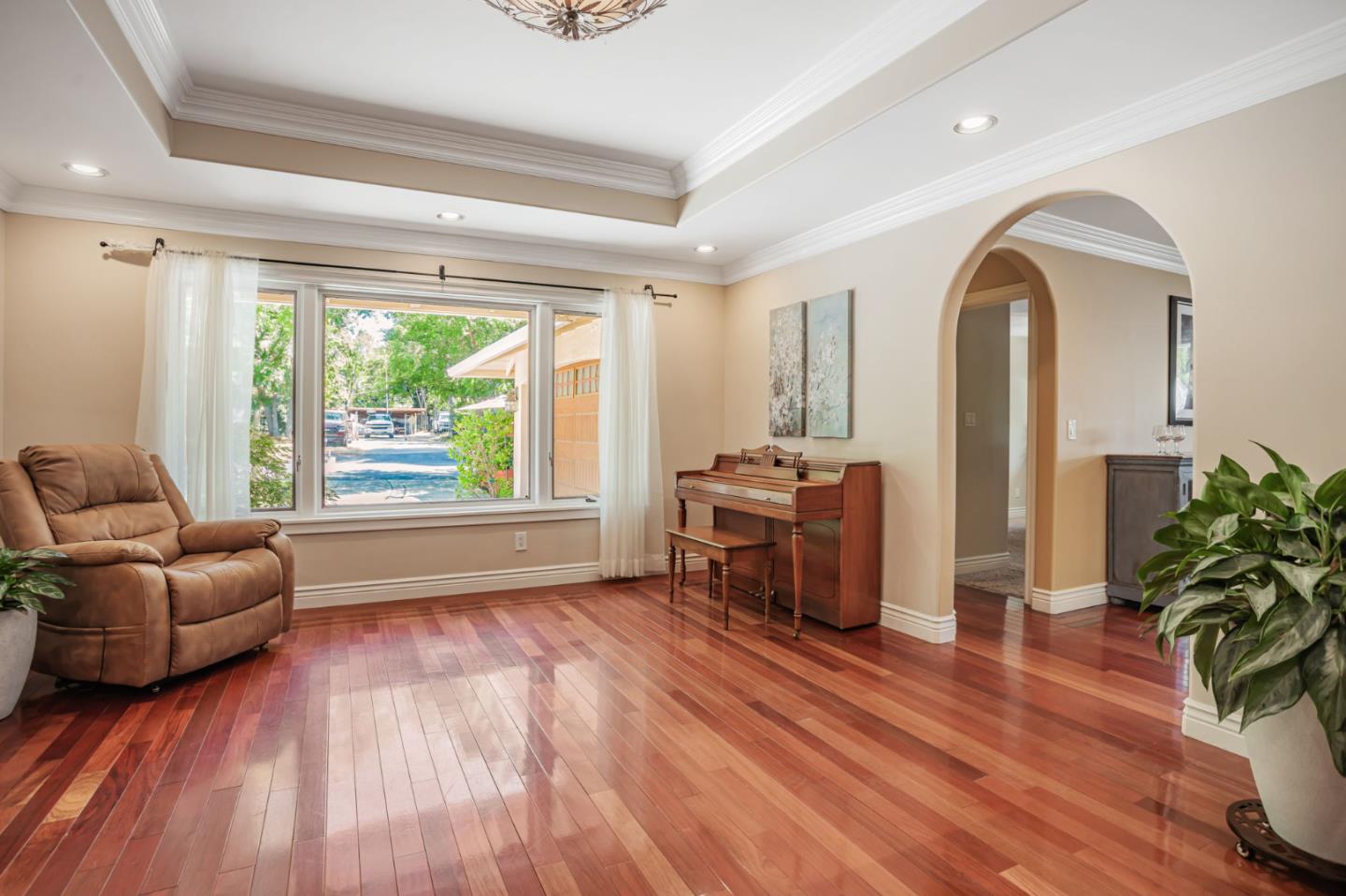 Detail Gallery Image 5 of 56 For 5150 Kovanda Ave, Carmichael,  CA 95608 - 5 Beds | 2 Baths