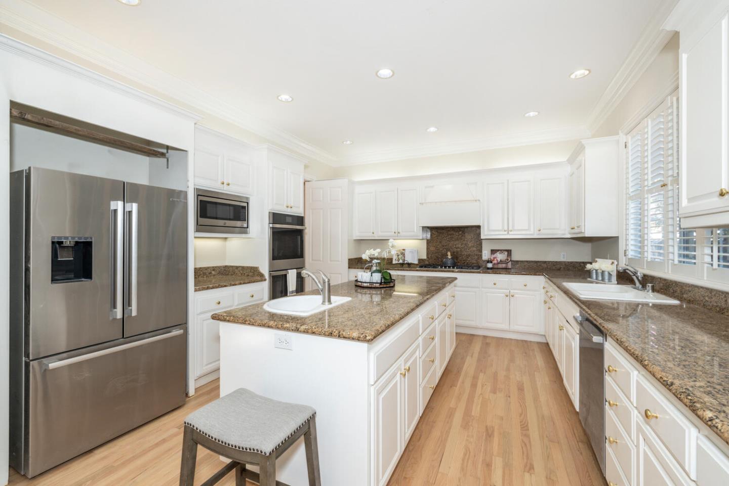 Detail Gallery Image 13 of 52 For 1536 Bernal Ave, Burlingame,  CA 94010 - 5 Beds | 4/1 Baths