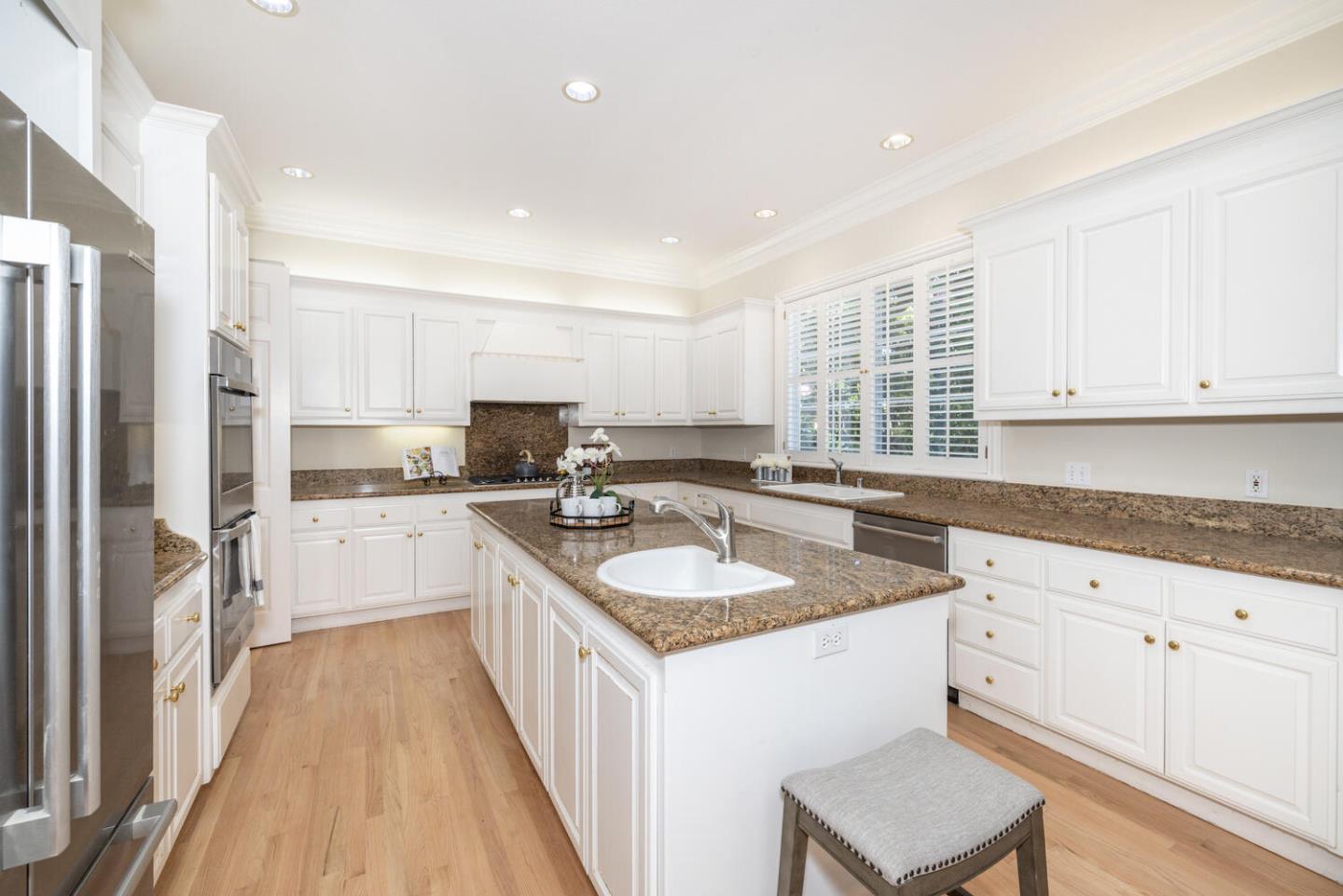 Detail Gallery Image 14 of 52 For 1536 Bernal Ave, Burlingame,  CA 94010 - 5 Beds | 4/1 Baths