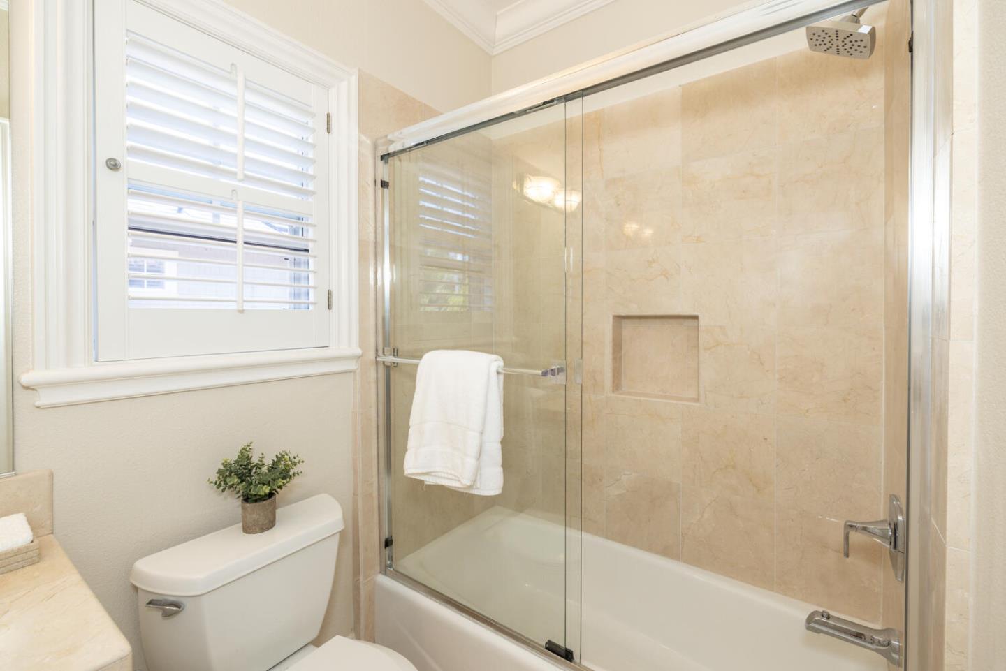 Detail Gallery Image 35 of 52 For 1536 Bernal Ave, Burlingame,  CA 94010 - 5 Beds | 4/1 Baths