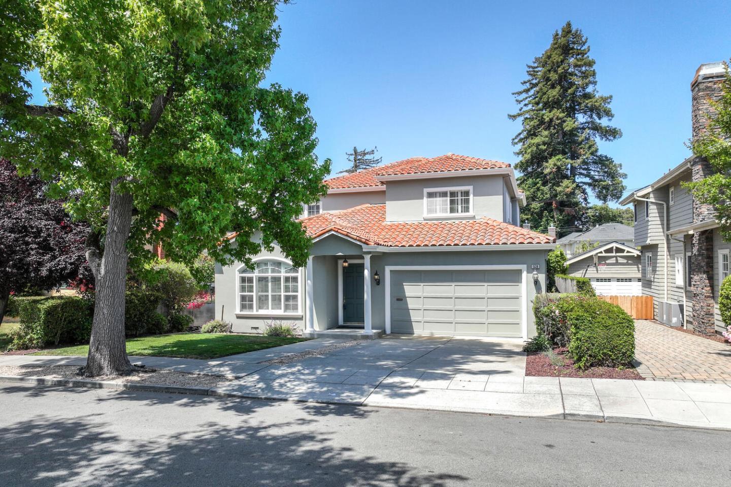 Detail Gallery Image 46 of 52 For 1536 Bernal Ave, Burlingame,  CA 94010 - 5 Beds | 4/1 Baths