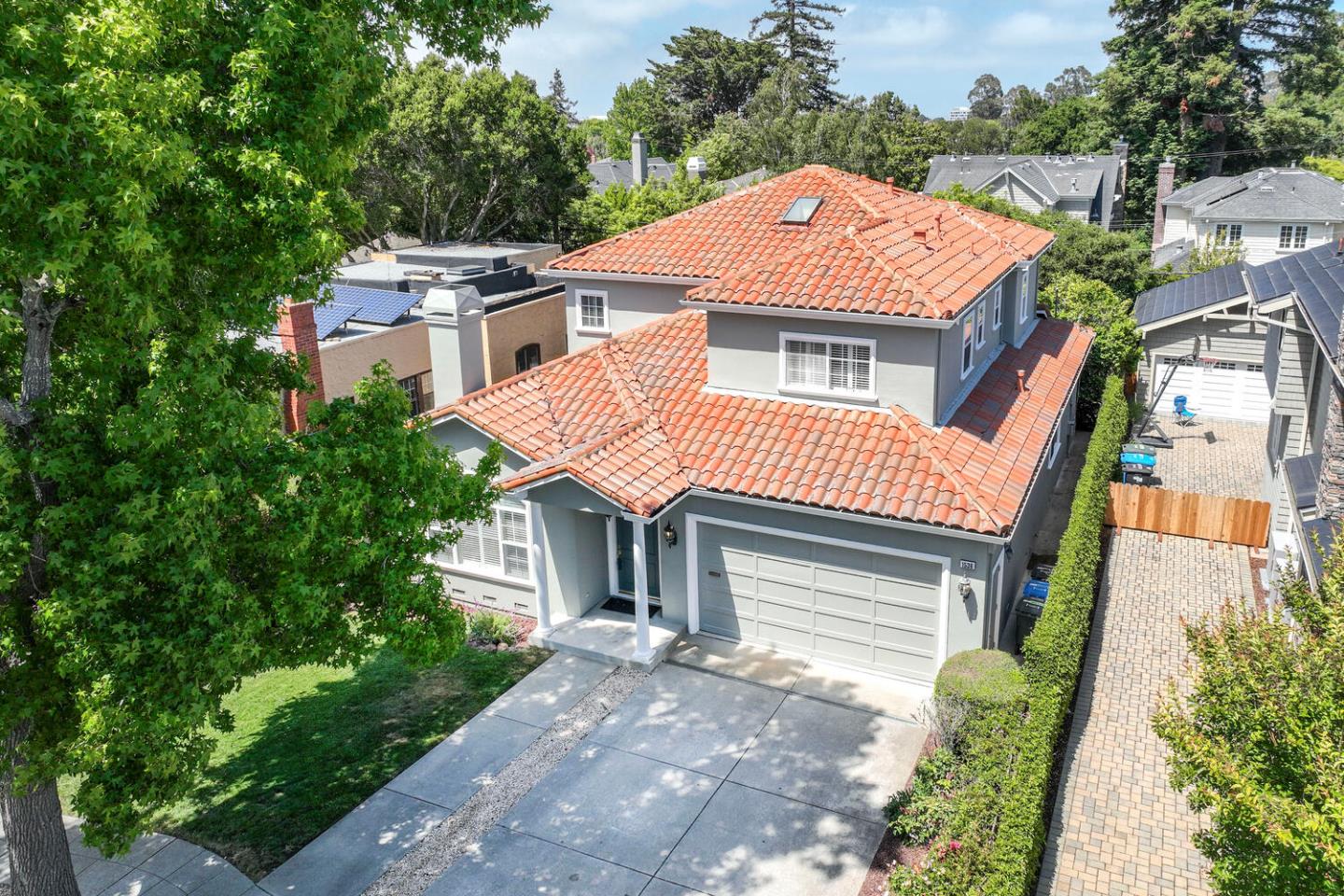 Detail Gallery Image 47 of 52 For 1536 Bernal Ave, Burlingame,  CA 94010 - 5 Beds | 4/1 Baths