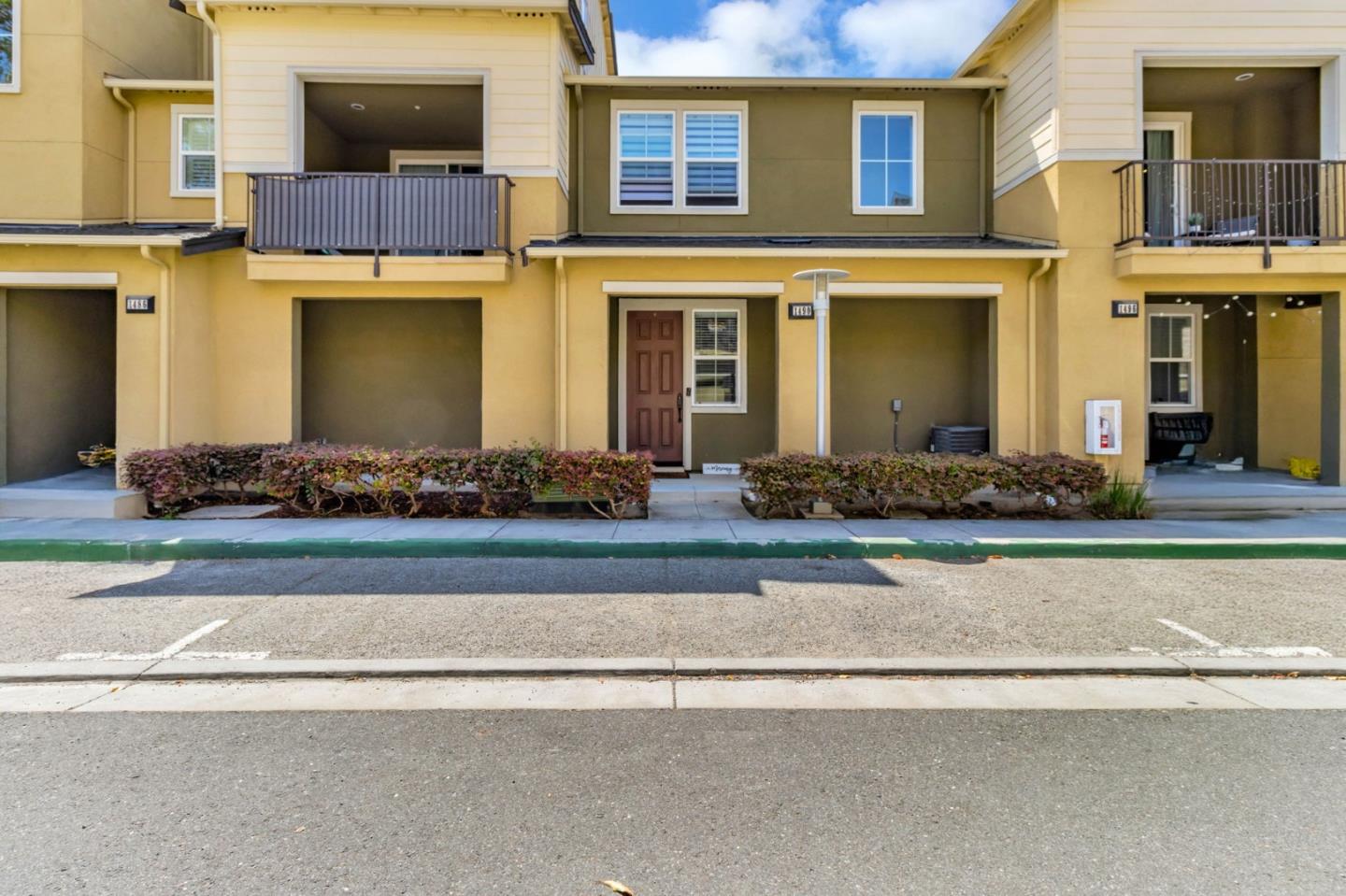 Detail Gallery Image 3 of 53 For 1490 Coyote Creek Way, Milpitas,  CA 95035 - 3 Beds | 2/1 Baths