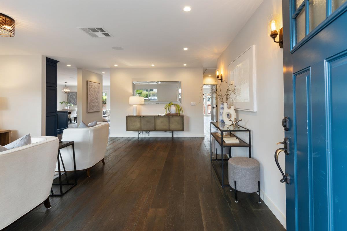 Detail Gallery Image 2 of 26 For 111 De Soto Way, San Bruno,  CA 94066 - 3 Beds | 2/1 Baths