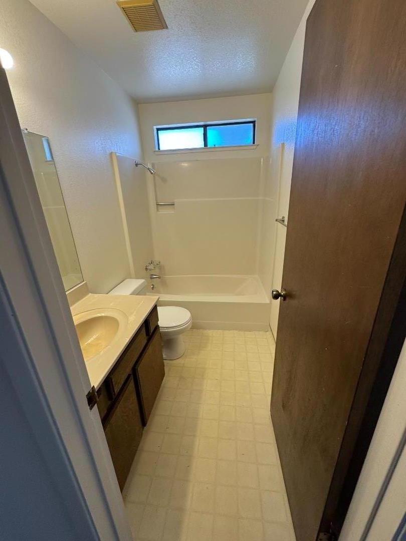 Detail Gallery Image 14 of 18 For 162 Linde Cir, Marina,  CA 93933 - 3 Beds | 2 Baths