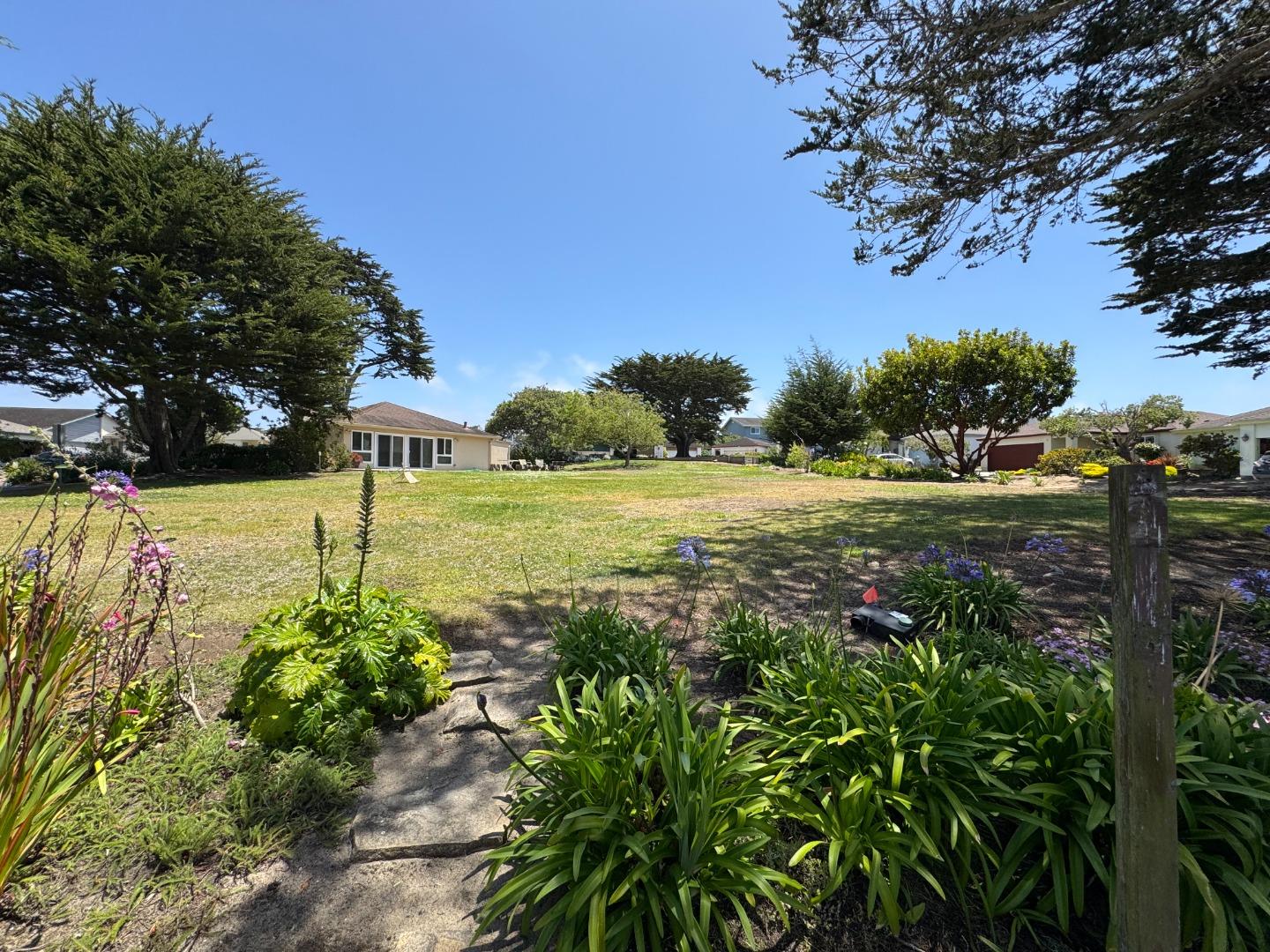 Detail Gallery Image 18 of 18 For 162 Linde Cir, Marina,  CA 93933 - 3 Beds | 2 Baths