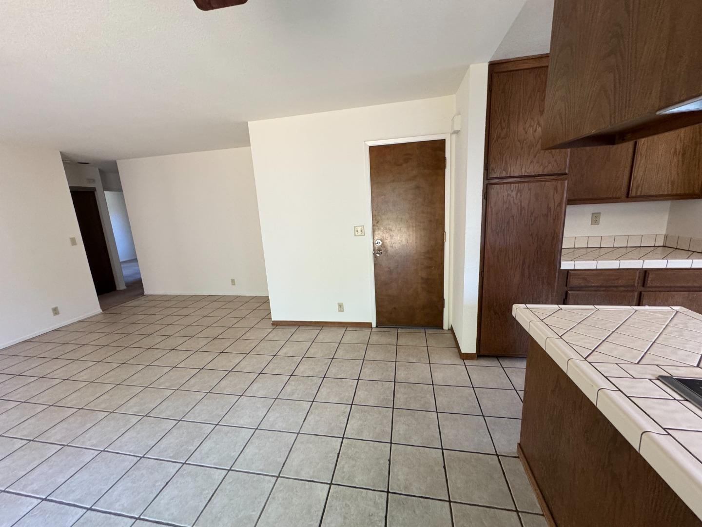 Detail Gallery Image 9 of 18 For 162 Linde Cir, Marina,  CA 93933 - 3 Beds | 2 Baths