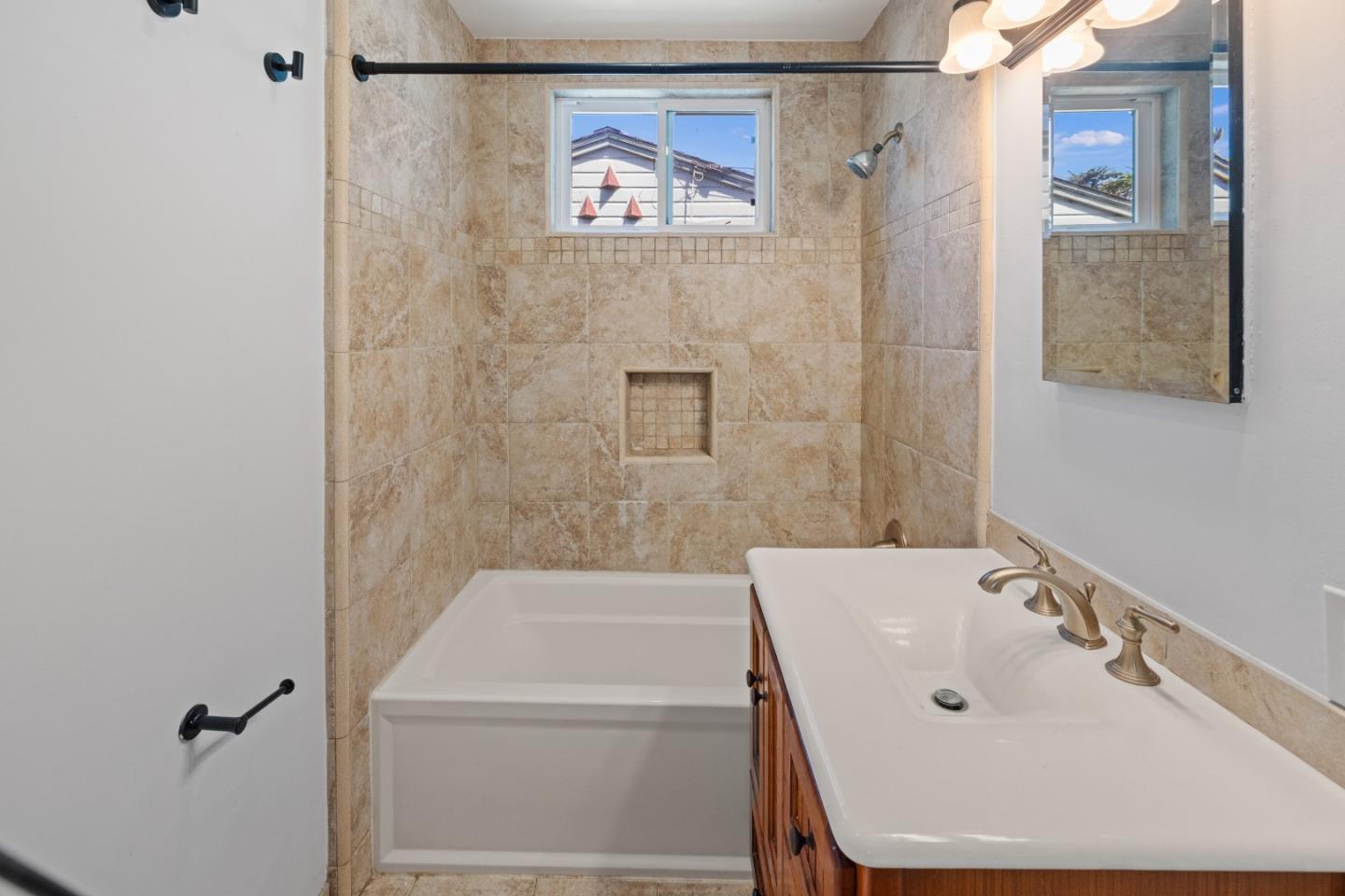 Detail Gallery Image 16 of 35 For 954 Seapalm Ave, Pacific Grove,  CA 93950 - 3 Beds | 1 Baths