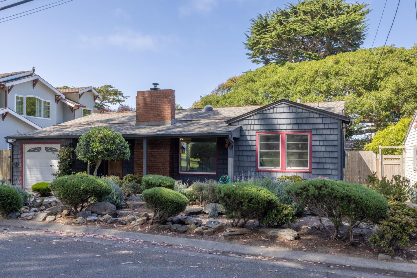Detail Gallery Image 2 of 35 For 954 Seapalm Ave, Pacific Grove,  CA 93950 - 3 Beds | 1 Baths