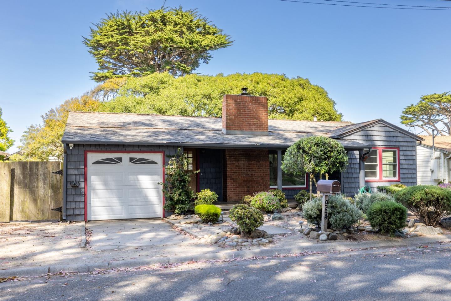 Detail Gallery Image 3 of 35 For 954 Seapalm Ave, Pacific Grove,  CA 93950 - 3 Beds | 1 Baths