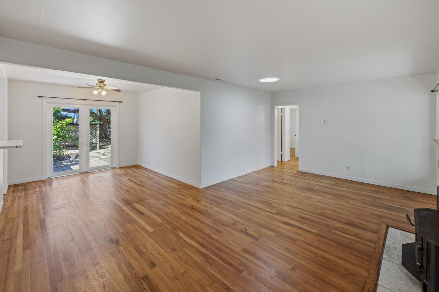 Detail Gallery Image 4 of 35 For 954 Seapalm Ave, Pacific Grove,  CA 93950 - 3 Beds | 1 Baths