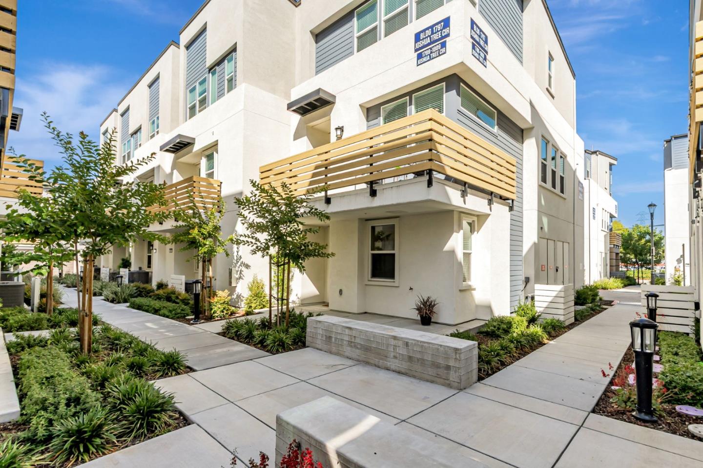 Detail Gallery Image 2 of 43 For 1809 Joshua Tree Cir, Milpitas,  CA 95035 - 4 Beds | 2/2 Baths