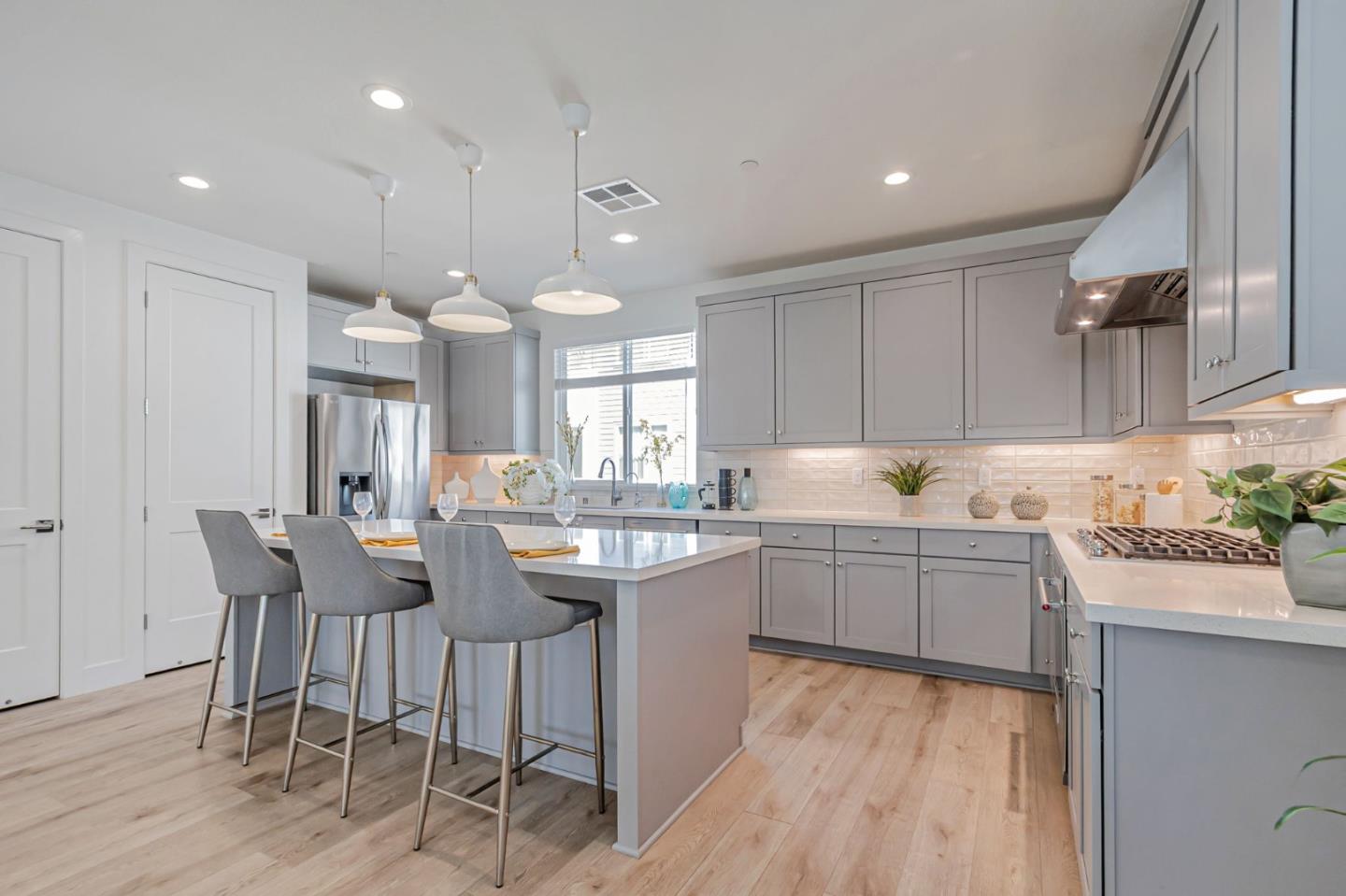 Detail Gallery Image 3 of 43 For 1809 Joshua Tree Cir, Milpitas,  CA 95035 - 4 Beds | 2/2 Baths
