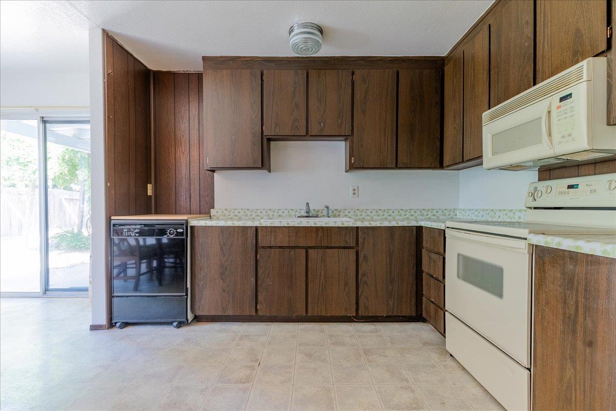 Detail Gallery Image 12 of 39 For 290 Ranchito Dr, Hollister,  CA 95023 - 3 Beds | 2 Baths