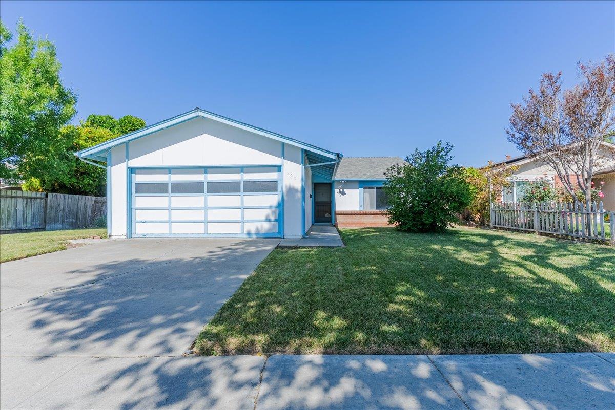 Detail Gallery Image 2 of 39 For 290 Ranchito Dr, Hollister,  CA 95023 - 3 Beds | 2 Baths