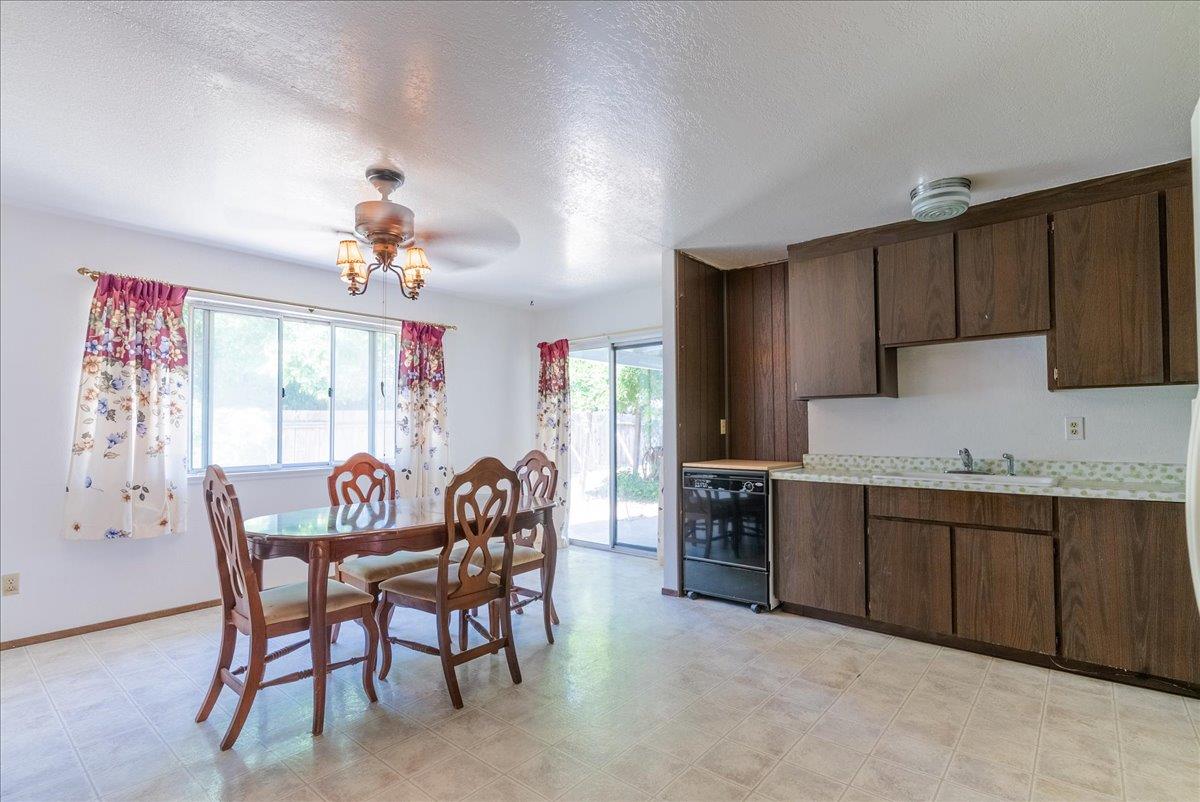 Detail Gallery Image 8 of 39 For 290 Ranchito Dr, Hollister,  CA 95023 - 3 Beds | 2 Baths