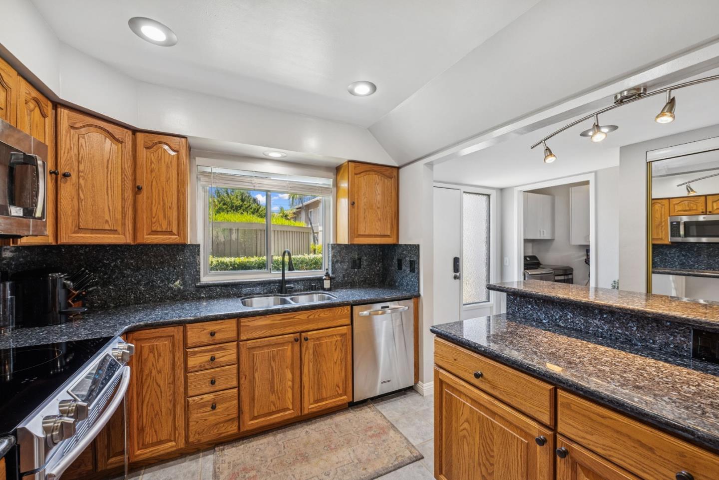 Detail Gallery Image 10 of 41 For 669 Division St, Campbell,  CA 95008 - 3 Beds | 2/1 Baths