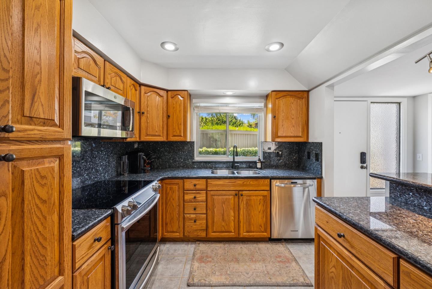 Detail Gallery Image 9 of 41 For 669 Division St, Campbell,  CA 95008 - 3 Beds | 2/1 Baths