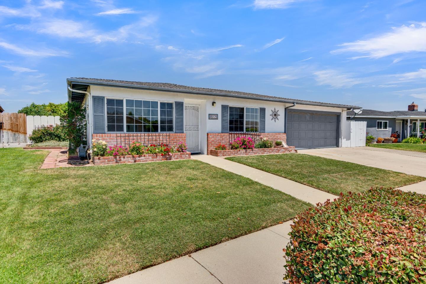 Detail Gallery Image 2 of 32 For 45175 Merritt St, King City,  CA 93930 - 3 Beds | 2 Baths
