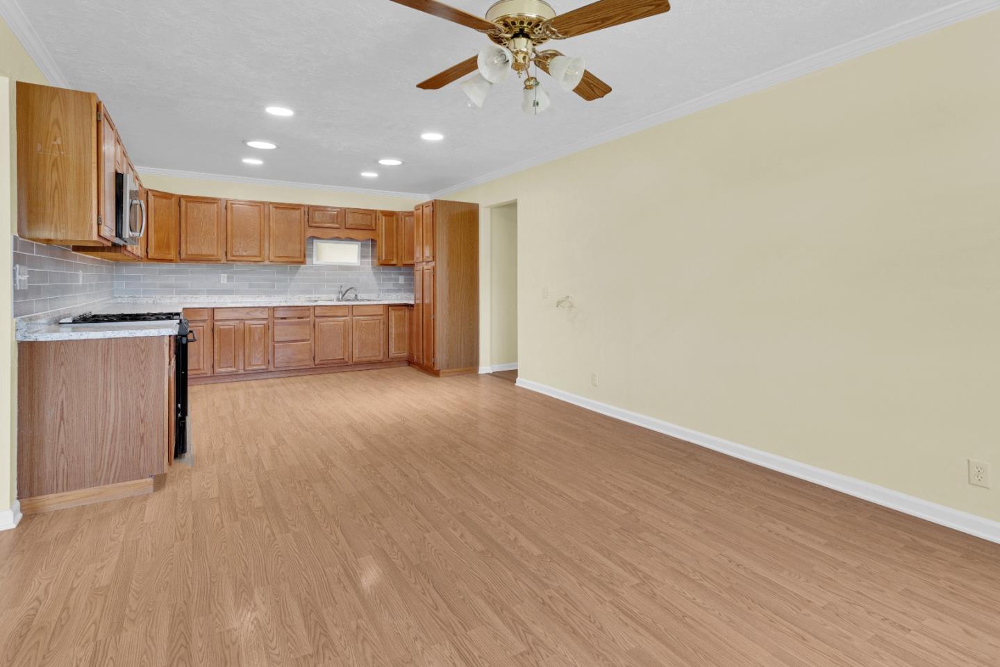 Detail Gallery Image 4 of 32 For 45175 Merritt St, King City,  CA 93930 - 3 Beds | 2 Baths