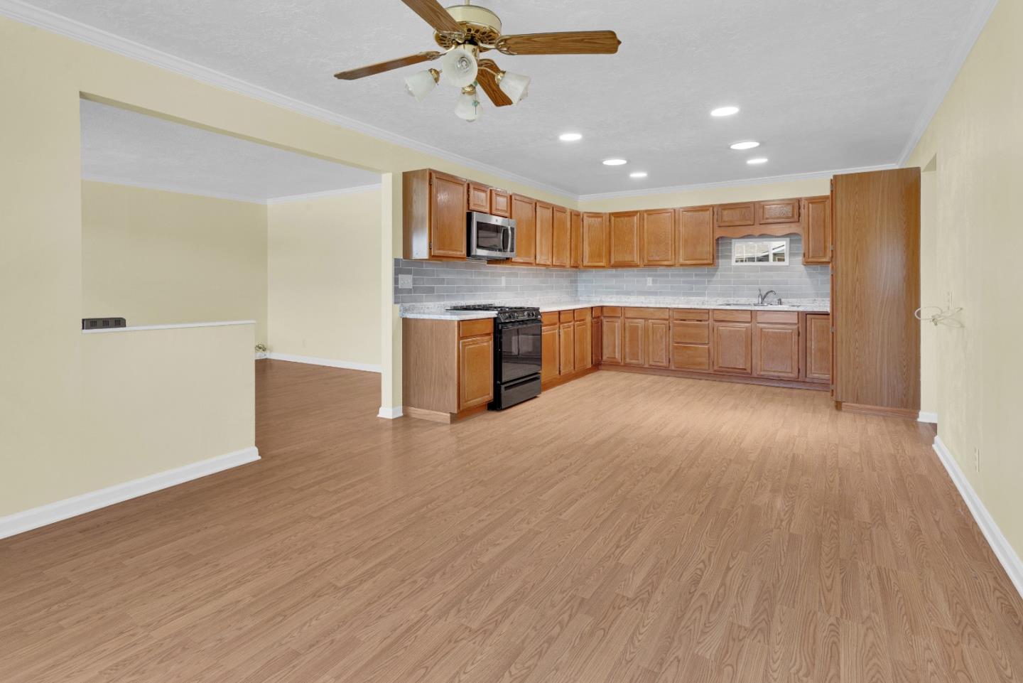 Detail Gallery Image 5 of 32 For 45175 Merritt St, King City,  CA 93930 - 3 Beds | 2 Baths