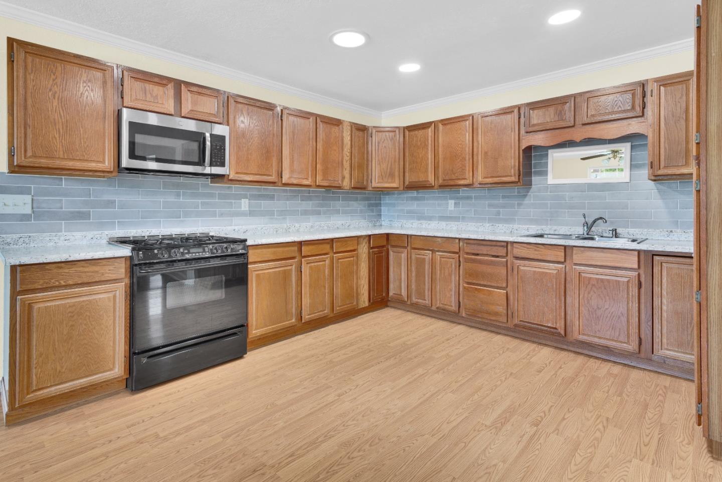 Detail Gallery Image 6 of 32 For 45175 Merritt St, King City,  CA 93930 - 3 Beds | 2 Baths