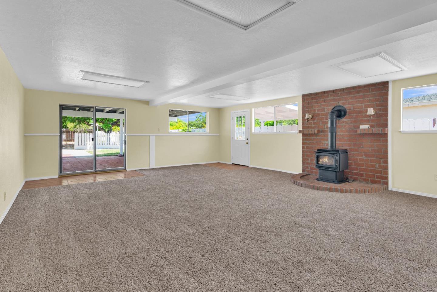 Detail Gallery Image 8 of 32 For 45175 Merritt St, King City,  CA 93930 - 3 Beds | 2 Baths