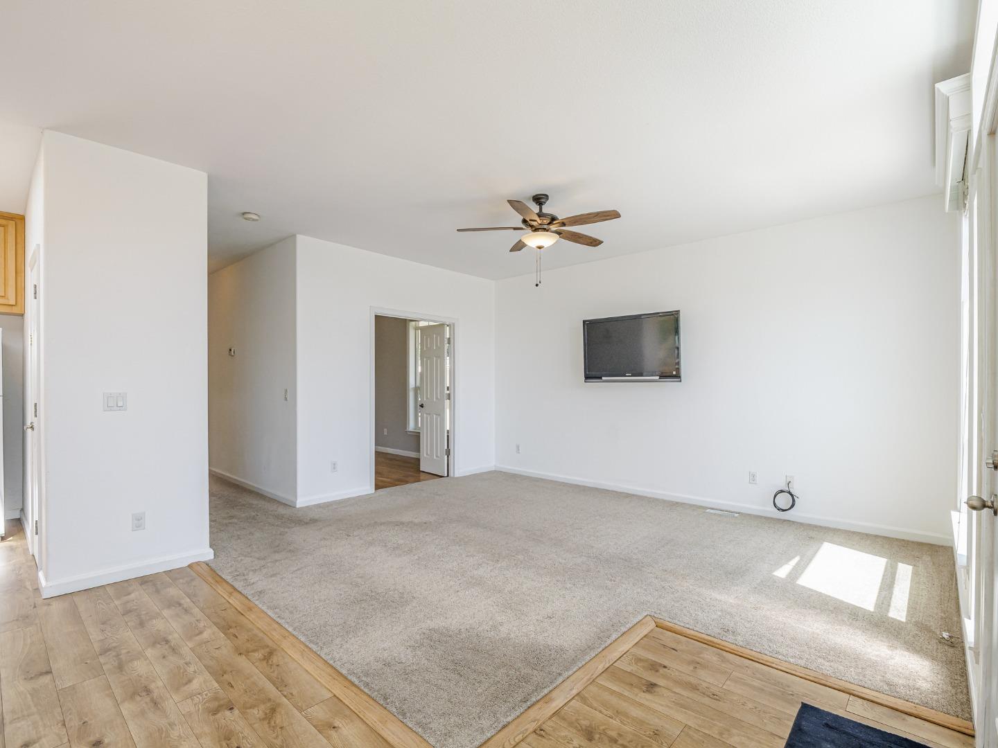 Detail Gallery Image 5 of 59 For 49 Blanca Ln #817,  Watsonville,  CA 95076 - 3 Beds | 2 Baths