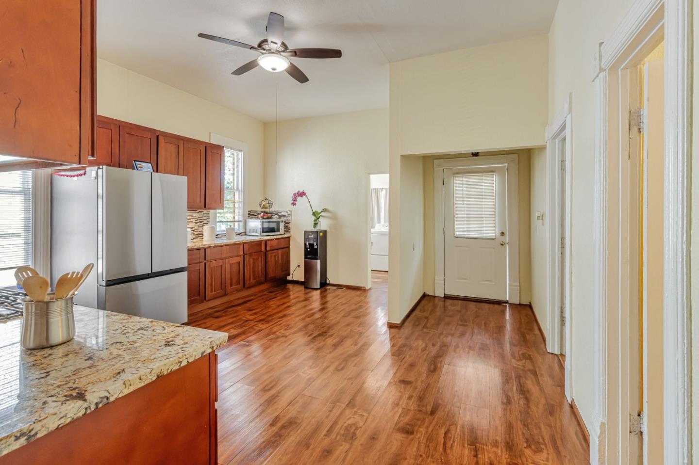 Detail Gallery Image 10 of 35 For 160 N 11th St, San Jose,  CA 95112 - 3 Beds | 3 Baths