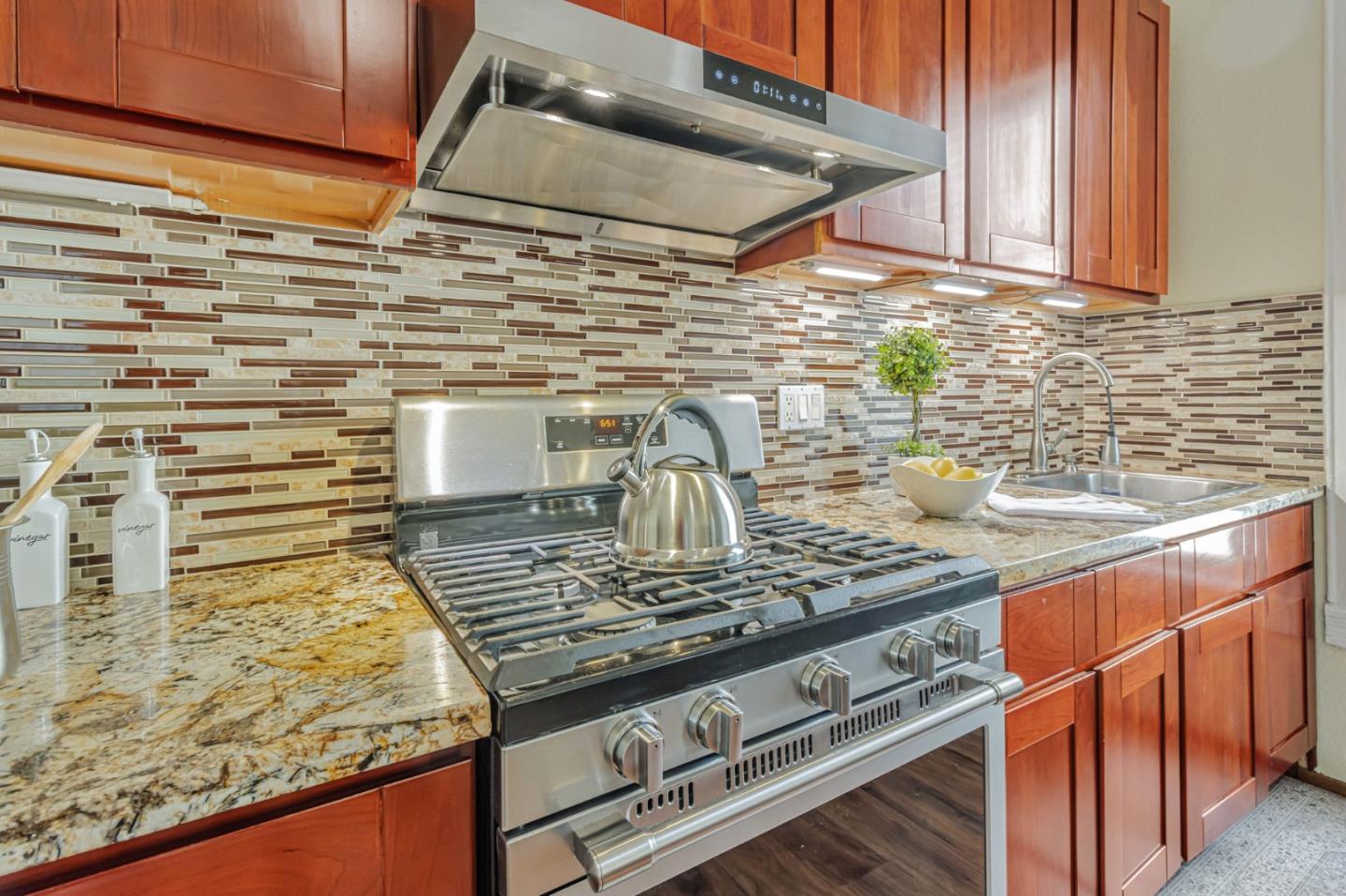 Detail Gallery Image 11 of 35 For 160 N 11th St, San Jose,  CA 95112 - 3 Beds | 3 Baths