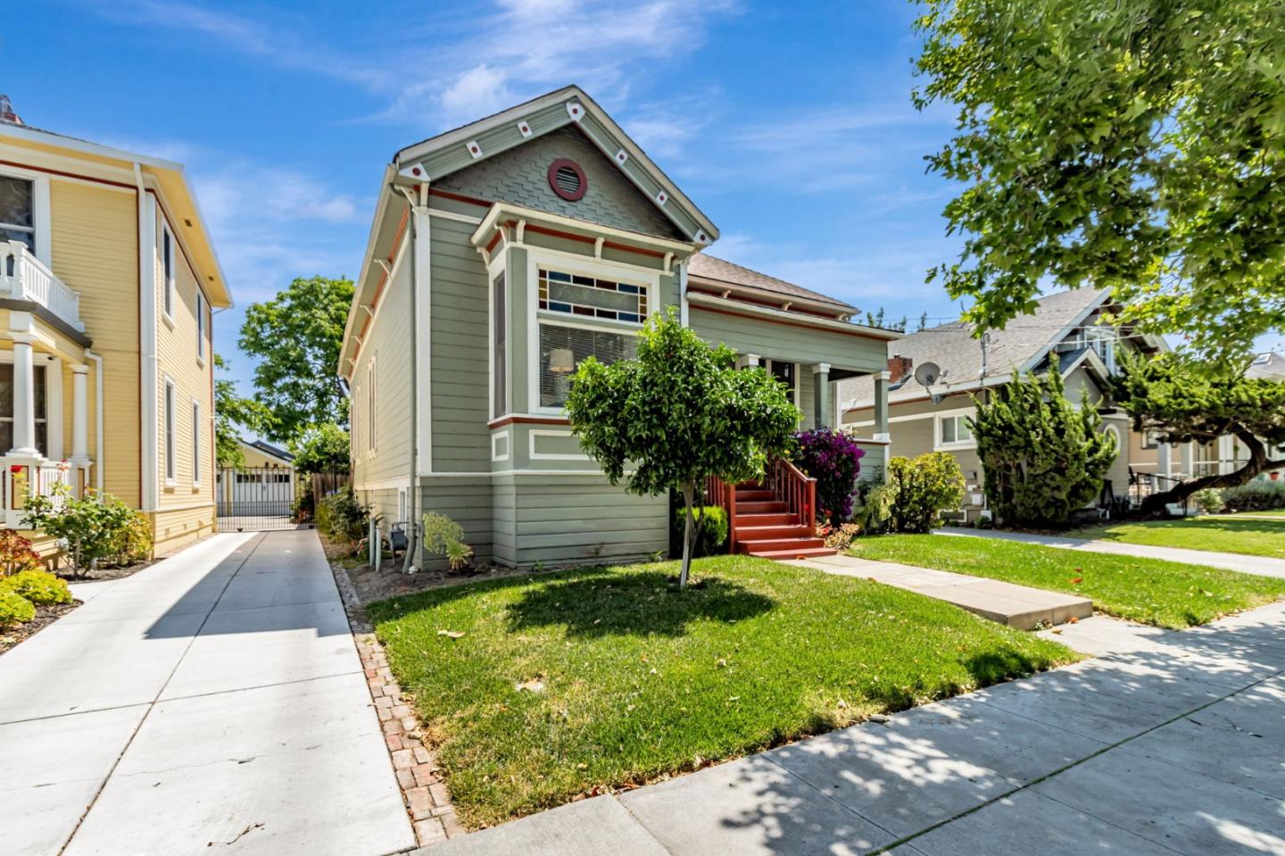 Detail Gallery Image 3 of 35 For 160 N 11th St, San Jose,  CA 95112 - 3 Beds | 3 Baths