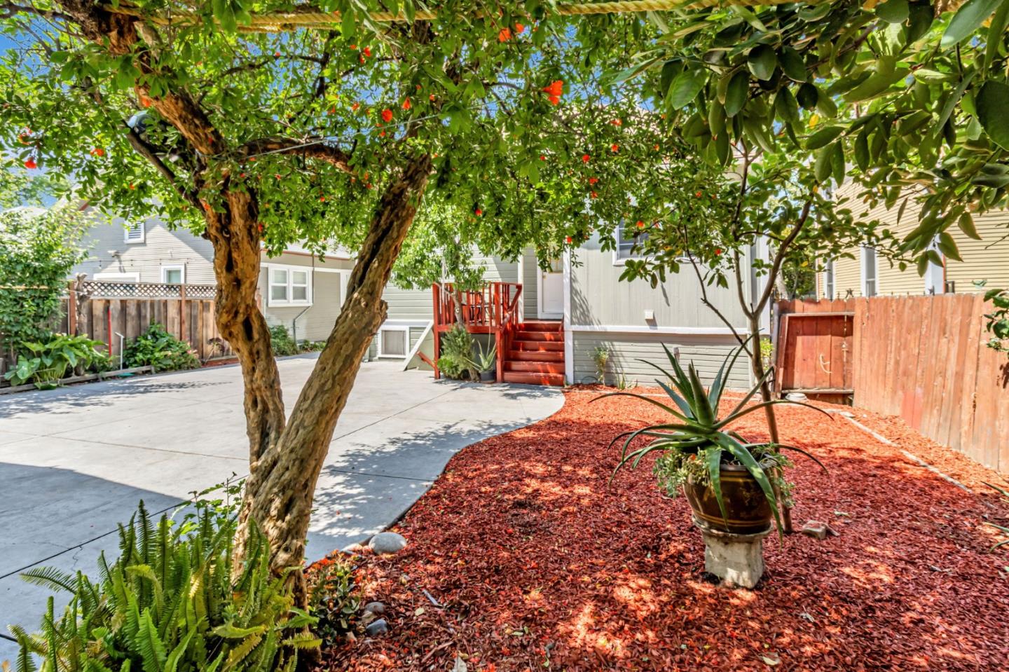 Detail Gallery Image 6 of 35 For 160 N 11th St, San Jose,  CA 95112 - 3 Beds | 3 Baths