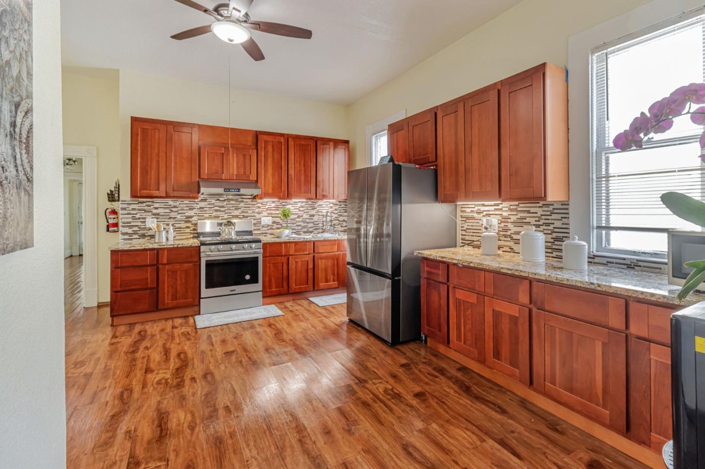 Detail Gallery Image 7 of 35 For 160 N 11th St, San Jose,  CA 95112 - 3 Beds | 3 Baths