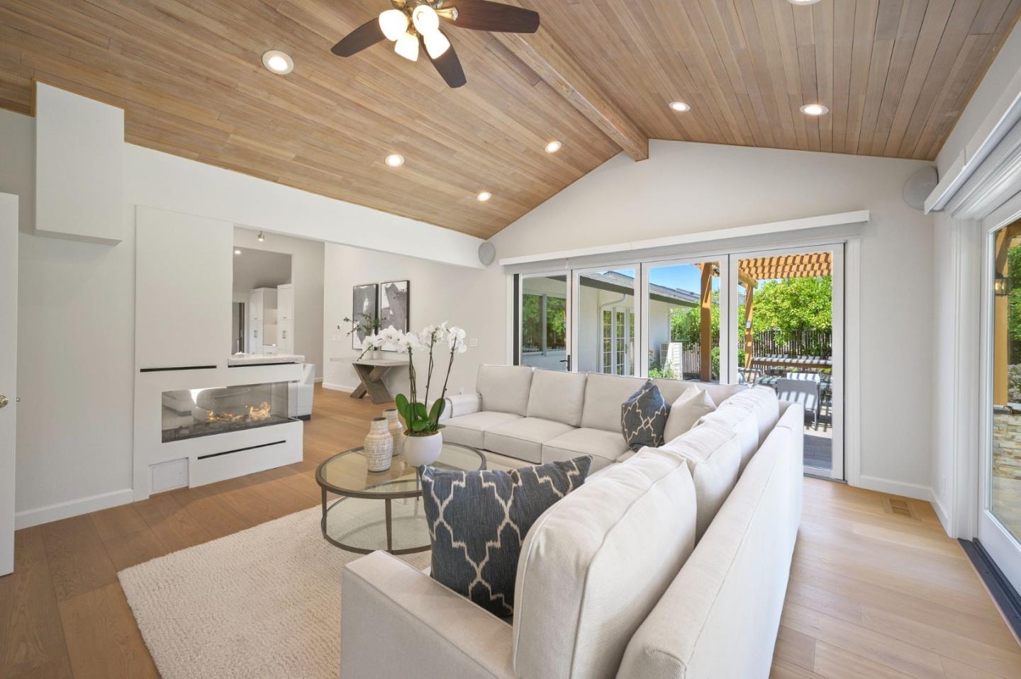 Detail Gallery Image 13 of 37 For 12057 Country Squire Ln, Saratoga,  CA 95070 - 5 Beds | 3/1 Baths