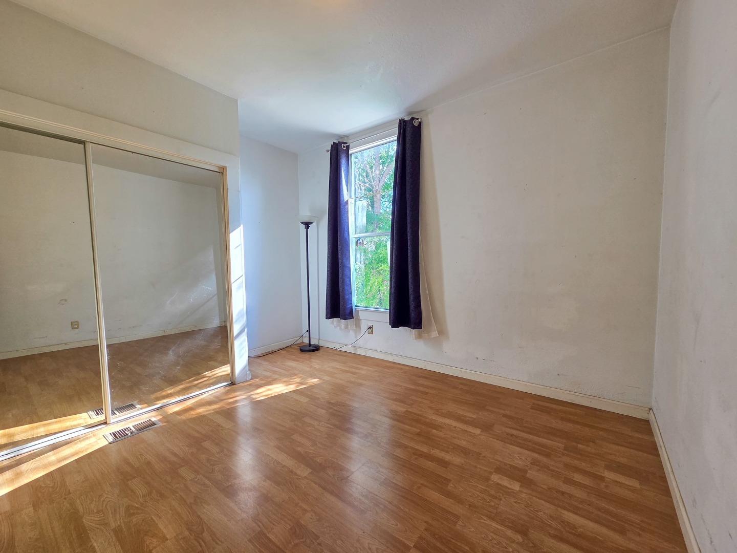 Detail Gallery Image 4 of 6 For 1170 59th St, Emeryville,  CA 94608 - 3 Beds | 2 Baths
