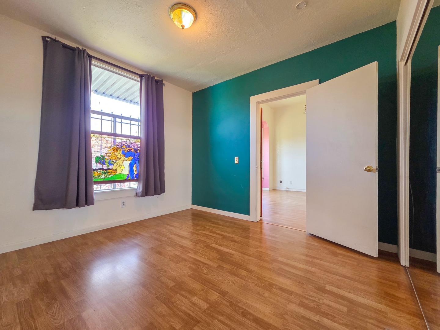Detail Gallery Image 5 of 6 For 1170 59th St, Emeryville,  CA 94608 - 3 Beds | 2 Baths