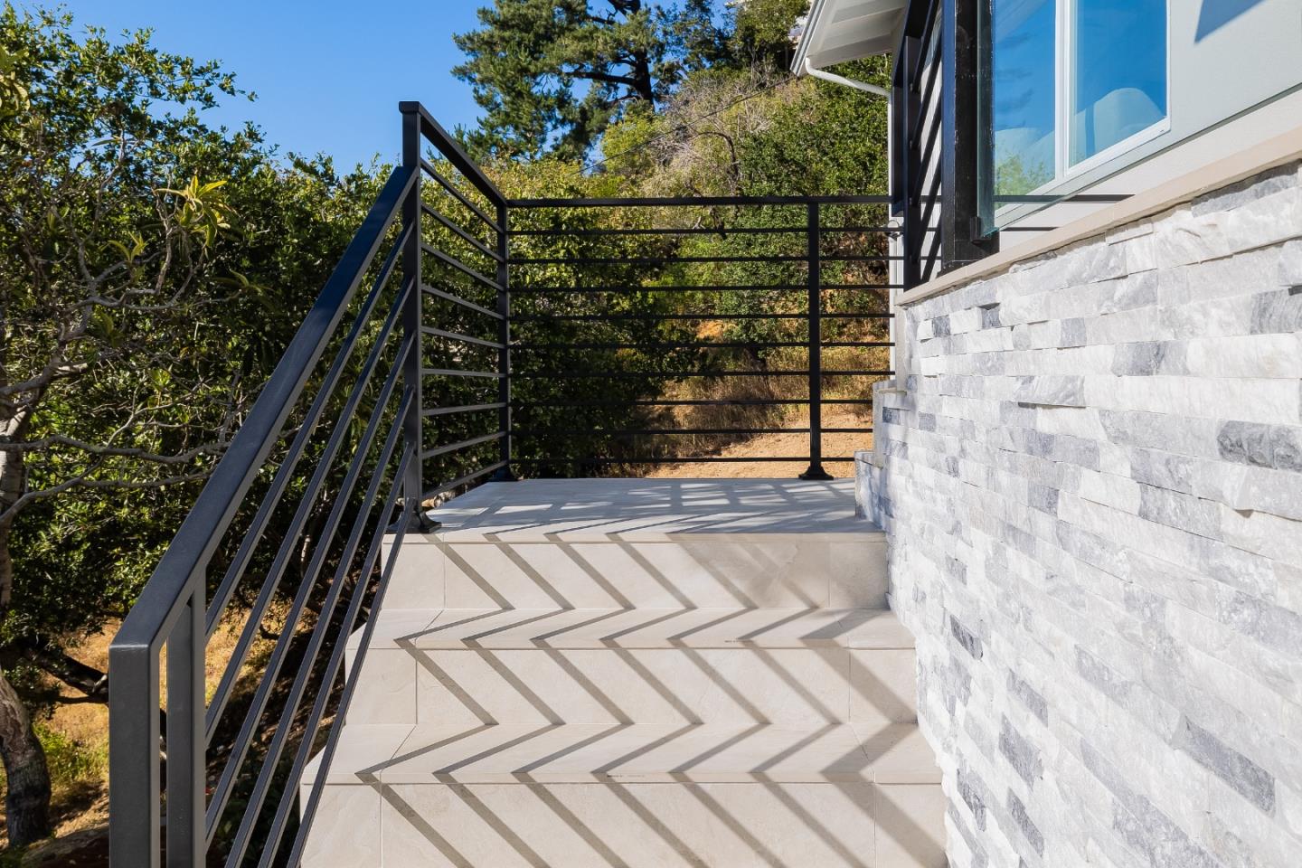 Detail Gallery Image 12 of 79 For 1315 Black Mountain Rd, Hillsborough,  CA 94010 - 4 Beds | 3 Baths